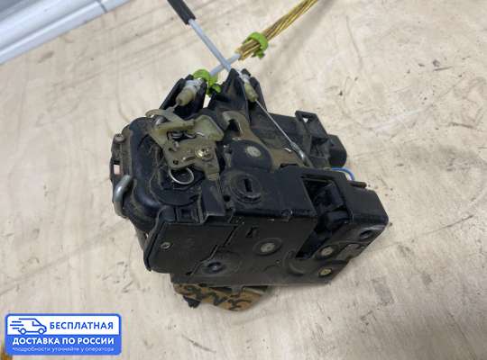 Замок боковой двери на Audi A6 (C5)