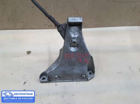 Кронштейн ДВС (лапа) на Volkswagen Passat B5 (3B)