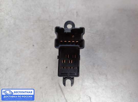 Кнопки стеклоподьемника на Nissan Qashqai I (J10)