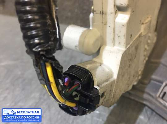 Замок боковой двери на Nissan Maxima QX III (A33)