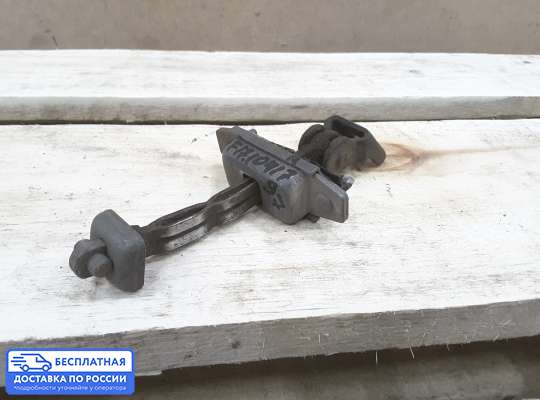 Ограничитель двери на Ford Mondeo I