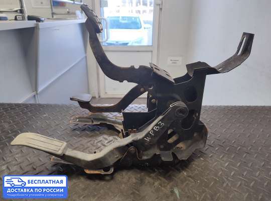 Педальный узел (педаль) на Volkswagen Passat B3 (35i)