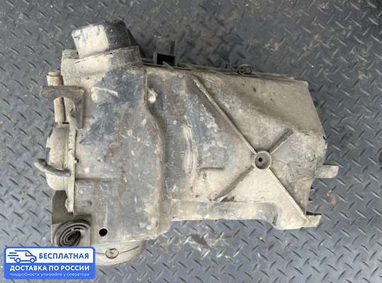 Корпус воздушного фильтра на Volkswagen Passat B3 (35i)
