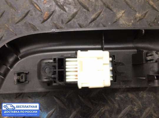 Кнопки стеклоподьемника на Mitsubishi Outlander I (CU)