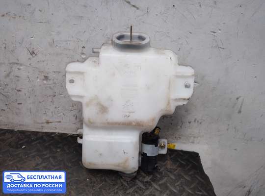 Бачок омывателя на Mitsubishi Pajero IV