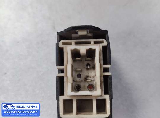 Кнопки стеклоподьемника на Toyota Carina E T19