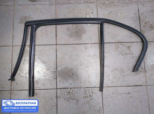 Уплотнитель стекла на BMW 1 (F20/F21)