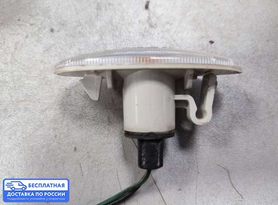 Повторитель поворота в крыло на Nissan Micra (K12)