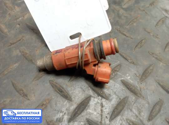 Форсунка топливная на Mitsubishi Carisma