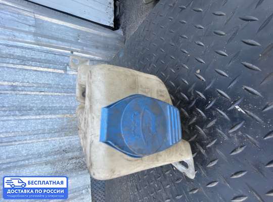 Бачок омывателя на Volkswagen Golf IV (1J)