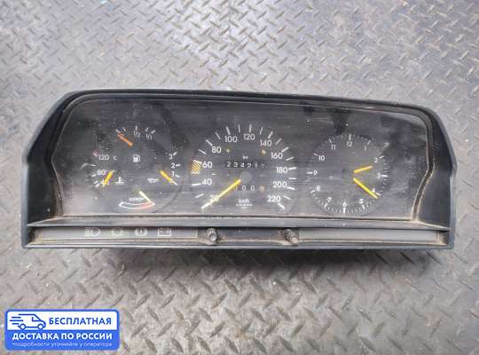 Щиток приборов на Mercedes-Benz 190 (W201)