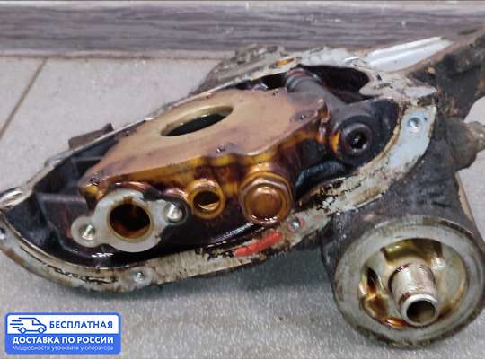 Крышка двигателя боковая на Mitsubishi Carisma