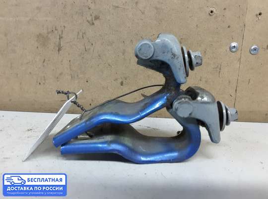 Петля крышки багажника на Ford Focus II