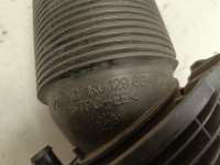 купить Гофра (патрубок) воздушного фильтра на Volkswagen Passat B7 (36)