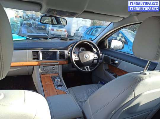 Петля крышки багажника на Jaguar XF I (X250)