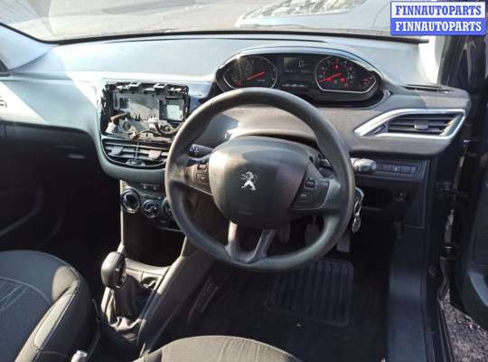 Фонарь салона (плафон) на Peugeot 208