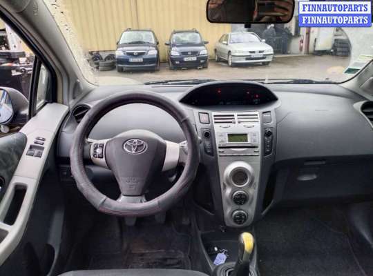 Обшивка салона на Toyota Yaris P9