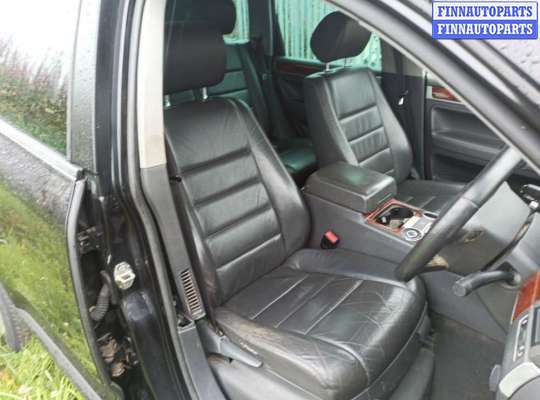 Петля крышки багажника на Volkswagen Touareg I (7L)