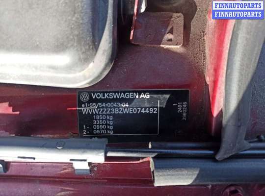 купить петля крышки (двери) багажника на Volkswagen Passat 5 (1996 - 2000)