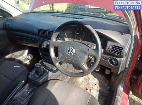 Петля крышки багажника на Volkswagen Passat B5 (3B)