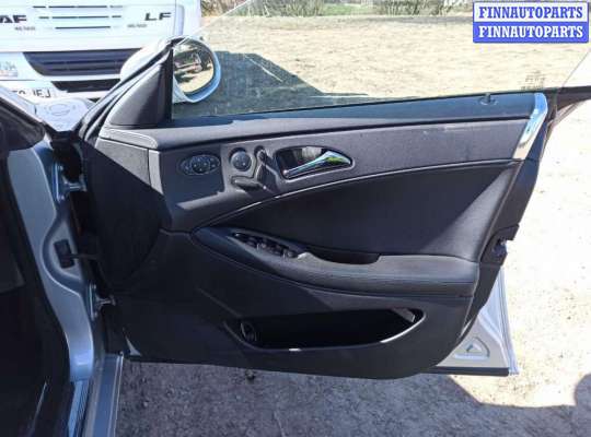 Петля двери на Mercedes-Benz CLS (C219)