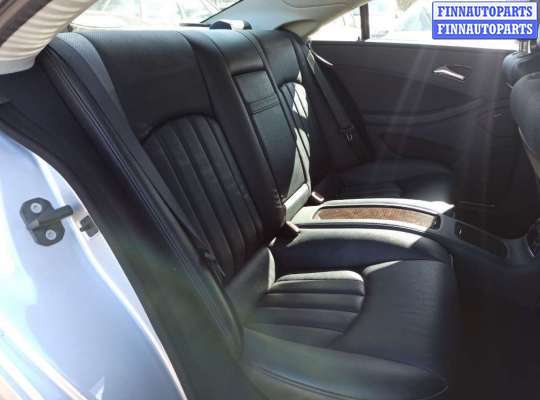 Петля крышки багажника на Mercedes-Benz CLS W219