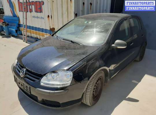 фонарь крышки багажника левый VG1168477 на Volkswagen Golf 5 (2003 - 2008)