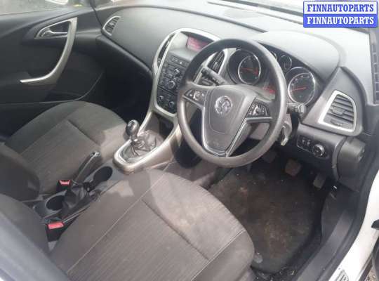 Стеклоподъемник механический на Opel Astra J