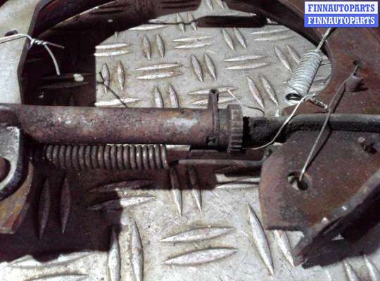 Ручник (рычаг ручного тормоза) на Nissan Serena C23M