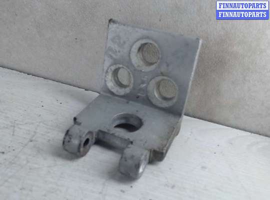 купить Петля боковой двери на Citroen Xsara Picasso (2004 - 2012)