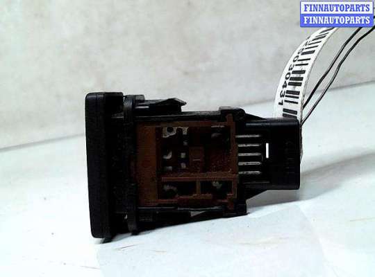 Кнопка лючка бака TT923292 на Toyota Avensis (2009 - 2015)