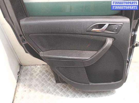 купить Обшивка боковой двери на Skoda Yeti (2009-2018)