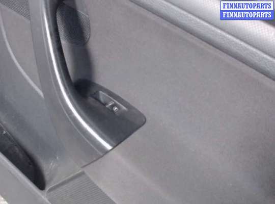 Блок управления стеклоподъёмниками на Volkswagen Golf V (1K)