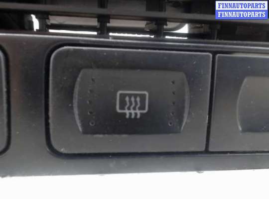купить Кнопка обогрева стекла на Volkswagen Golf 4 (1997 - 2005)