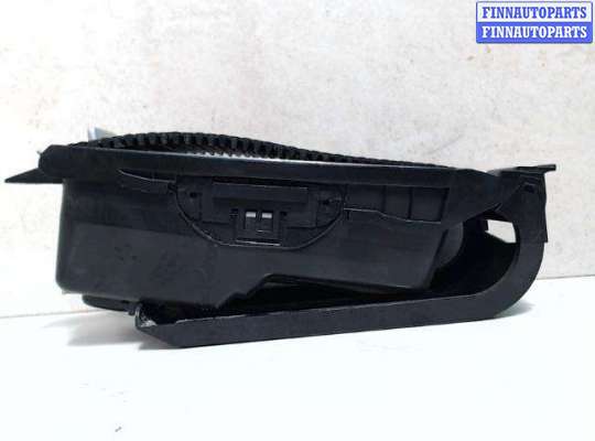 купить Подстаканник на Volkswagen Golf 5 (2004 - 2009)