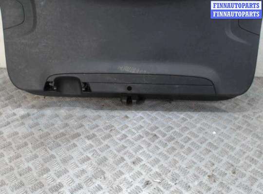 купить Обшивка задней двери на Opel Zafira C (2011 - 2025)