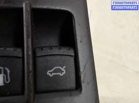 купить Кнопка открывания багажника на Volkswagen Passat 5 (2000 - 2005)