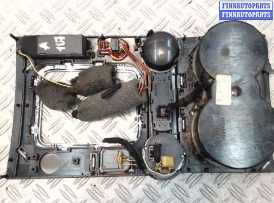 купить Консоль салона (кулисная часть) на Volkswagen Touareg I (2000 - 2010)