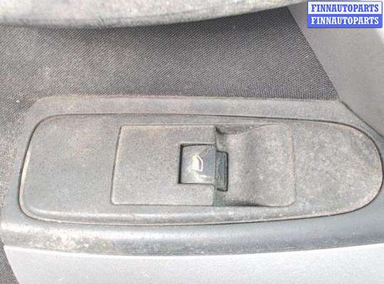 Кнопки стеклоподьемника на Citroen C4 Picasso