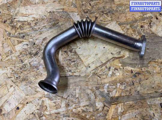 Патрубок (трубка, шланг) на Volkswagen Passat B7 (36)