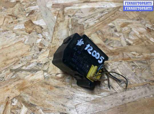 Моторчик заслонки печки AU1142436 на Audi A8 D2 (1994—1999)