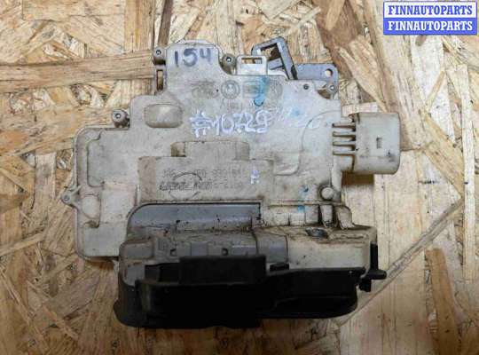 Замок боковой двери на Audi A6 (C6)