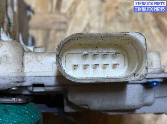 Замок боковой двери на Audi A6 (C6)