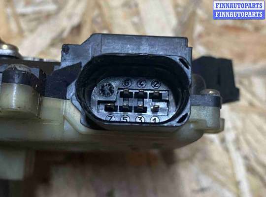 Замок боковой двери на Audi A4 (8E/8H, B6)