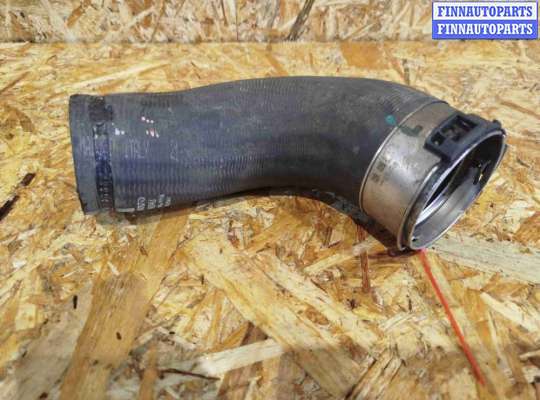 Патрубок интеркулера VL474136 на Volvo XC60 2017-2024