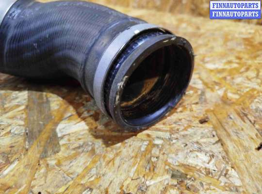 купить Патрубок интеркулера на Volvo XC60 2017-2024