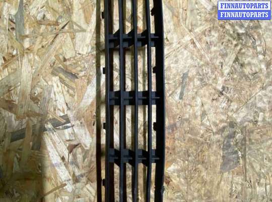 Решетка (заглушка) бампера на Audi A4 (8D, B5)