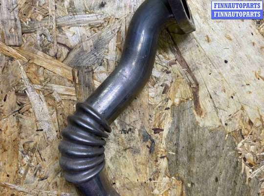 Патрубок (трубка, шланг) на Volkswagen Passat B7 (36)