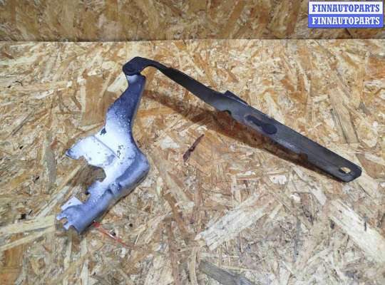 Петля капота