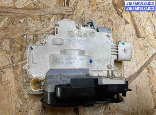 Замок боковой двери на Audi A6 (C6)